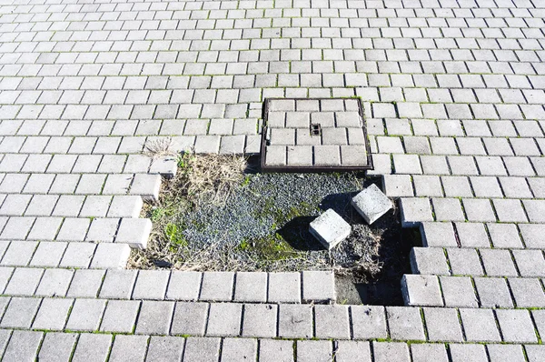 Paving stones broken with pothole — Stock Photo, Image