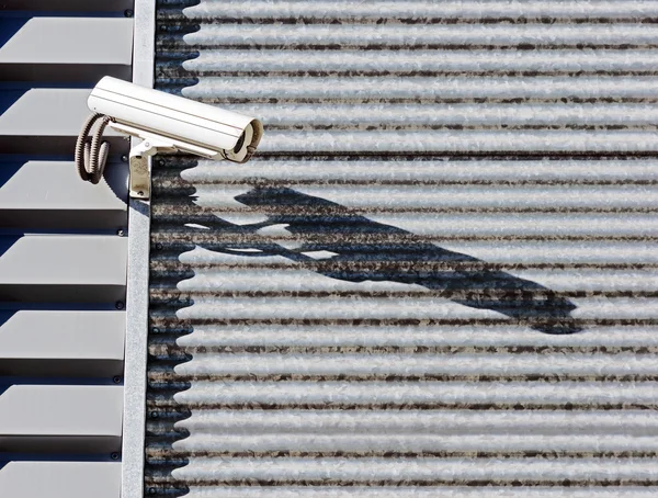 Security camera on industrial wall — Stock Photo, Image