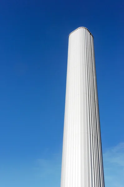 Torre de armazenamento metálico — Fotografia de Stock