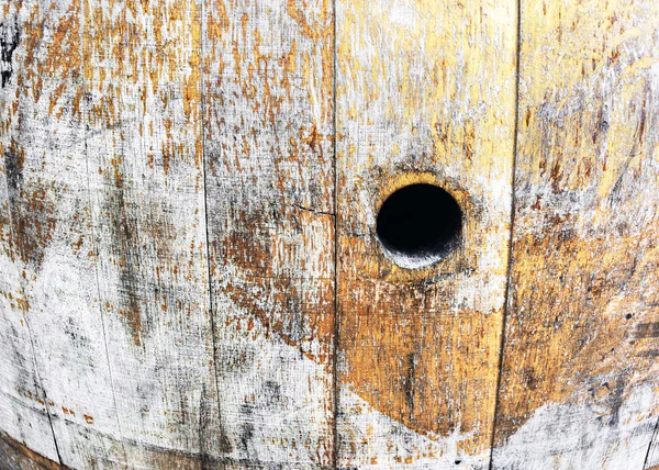 Viejo barril de vino con agujero —  Fotos de Stock