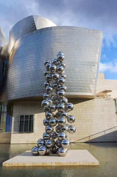 BILBAO, ESPAGNE - 15 JUILLET : Musée Guggenheim le 15 Juillet 2012 à B — Photo