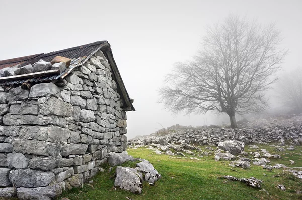 Stone shed in mountain — Stock Photo, Image