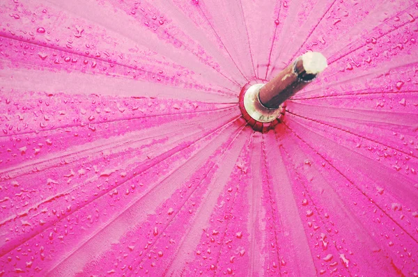 Paraguas con gotas de lluvia y efecto de filtro vintage — Foto de Stock