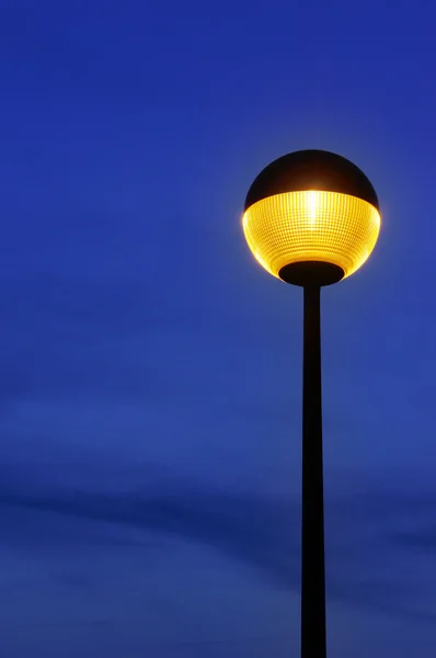 Twilight lámpaoszlop — Stock Fotó