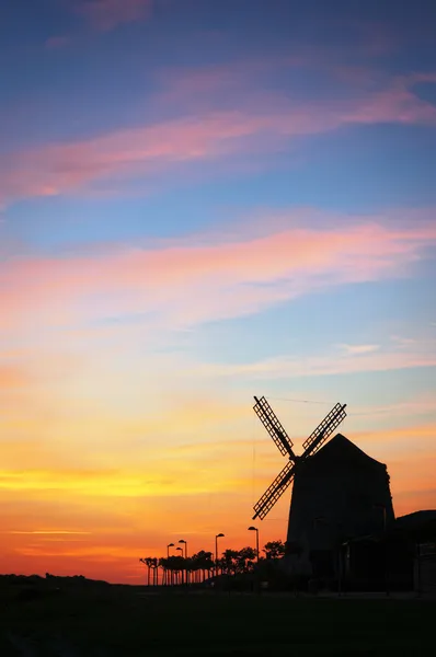 Aixerrota molen in getxo bij zonsondergang — Stockfoto