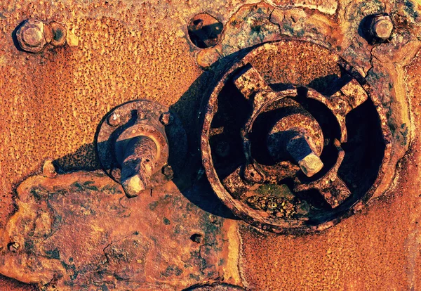 Restos de maquinaria vieja y oxidada —  Fotos de Stock