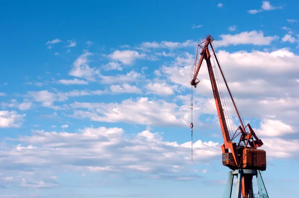 Grue bâbord contre ciel — Photo