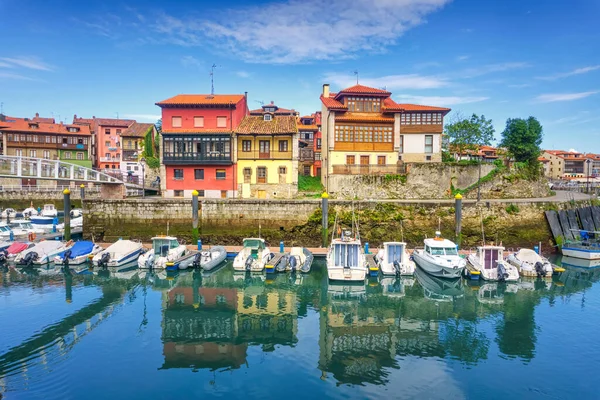 Porto Llanes Com Casas Barcos Astúrias — Fotografia de Stock