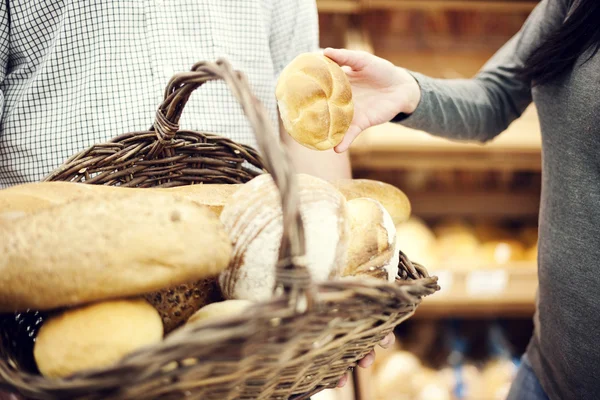 Basket filled baking bread — Stock Photo, Image