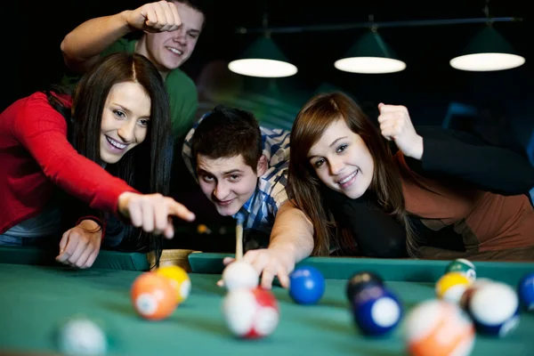 Friends playing billiard — Stock Photo, Image