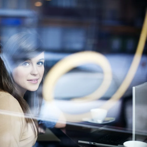 Young woman in coffee shop — Stock Photo, Image