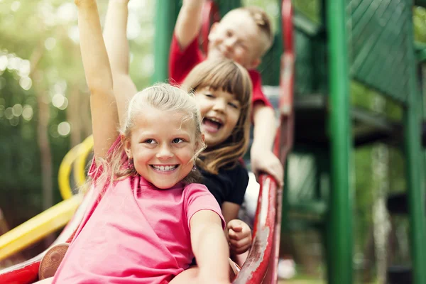 Niños en diapositiva — Foto de Stock