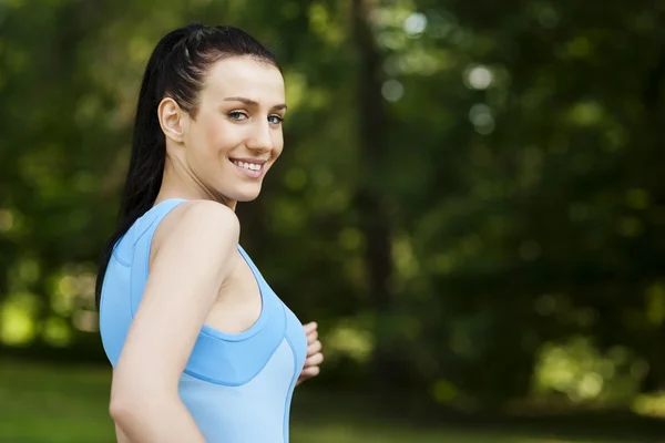 Actieve vrouw joggen — Stockfoto