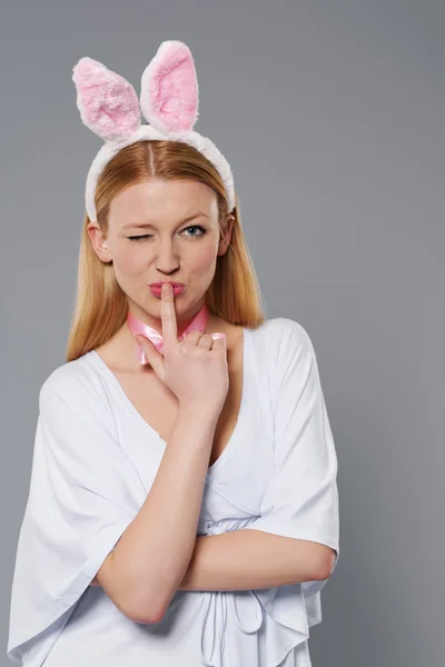 Conejito de Pascua mujer — Foto de Stock