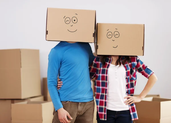 Couple with boxes — Stock Photo, Image