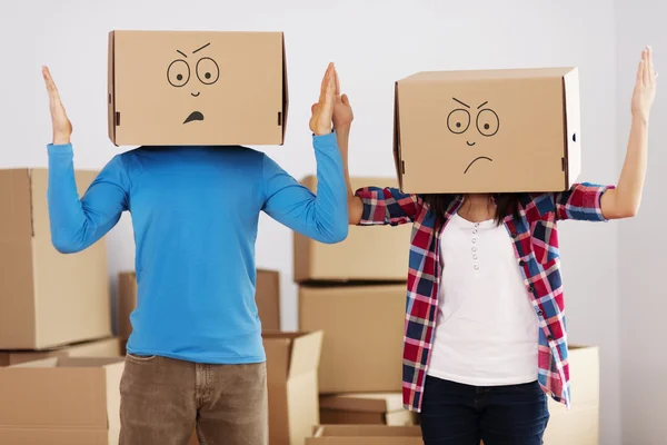 Couple with boxes — Stockfoto