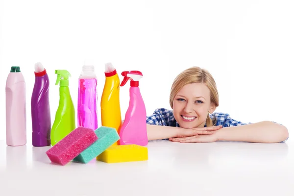 Dona de casa perfeita com o equipamento de limpeza — Fotografia de Stock