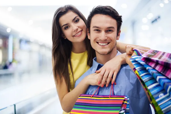 Happy young couple shopping — Stock Photo, Image