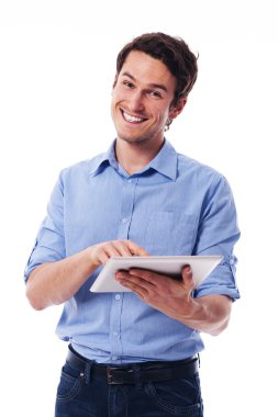 yakışıklı adam dijital tablo kullanma