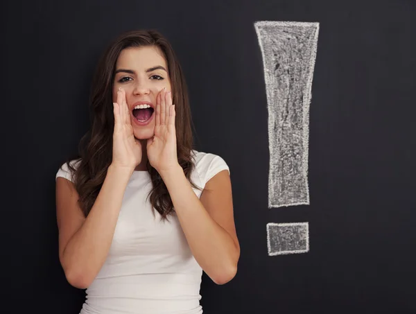 Joven mujer gritando ou —  Fotos de Stock