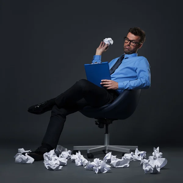 Businessman throwing a crumpled paper — Stock Photo, Image