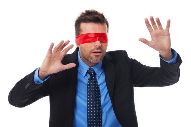 Mam gözleri eşarp ile