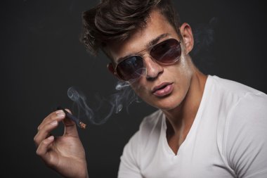 adam Sigara İçilmeyen