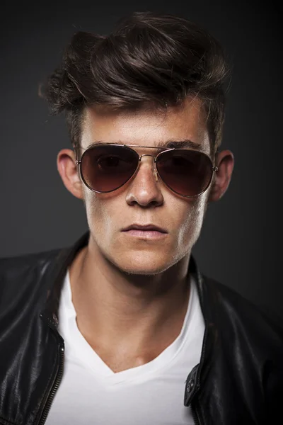 Male model wearing sunglasses — Stock Photo, Image