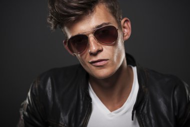 kötü çocuk gözlük