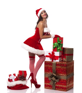 Noel Baba birçok Noel hediyesi ile gülümseyen