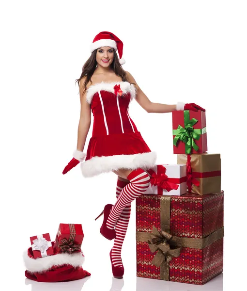 Sexy santa mujer con regalos de Navidad — Foto de Stock