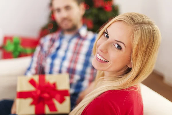 Paar vieren Kerstmis tijd Stockafbeelding