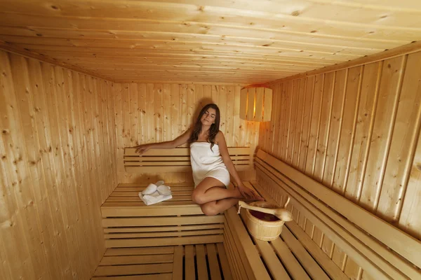 Young woman relaxing in sauna — Stock Photo, Image