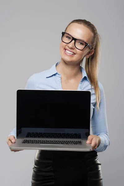 Glimlachende zakenvrouw — Stockfoto