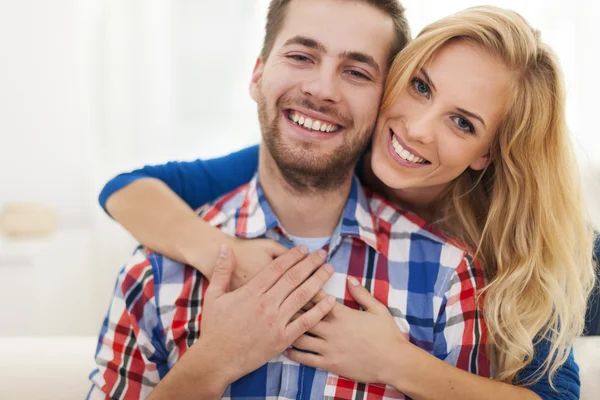 Casal abraçado — Fotografia de Stock