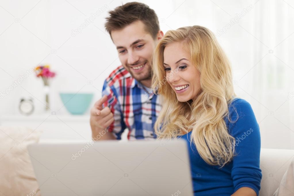 Man showing something on computer his girlfriend