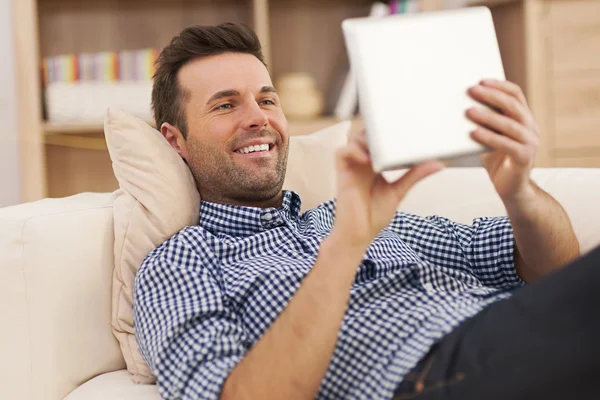 Kanepede Rahatlayan Adam