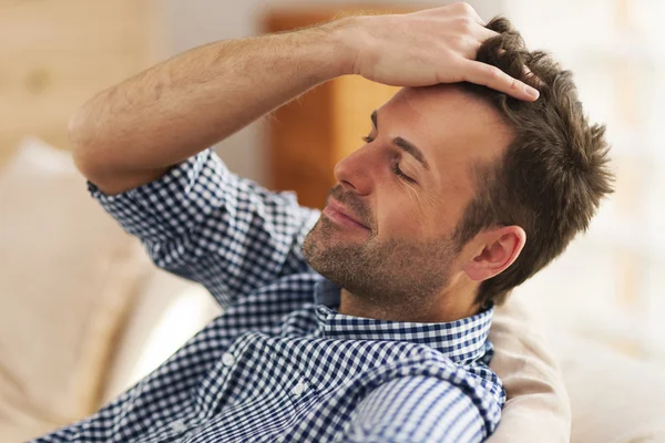 Lächelnder Mann — Stockfoto