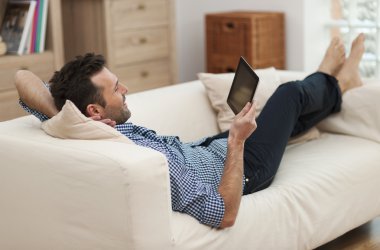 Dijital tabletli adam