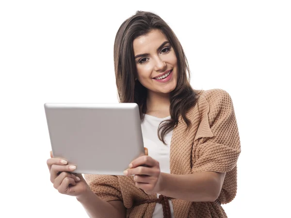 Frau mit digitalem Tablet — Stockfoto