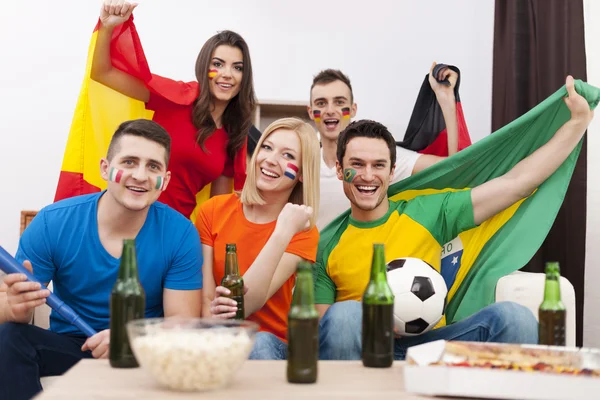 Fans de fútbol multinacionales —  Fotos de Stock