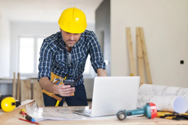 Empreiteiro no Trabalho — Fotografia de Stock