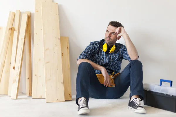 Carpenter relaxing — Stock Photo, Image