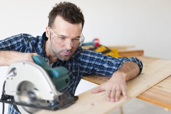 Tømrer på arbejde - Stock-foto