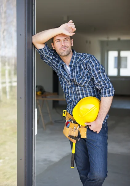Construction worker relaxing — Stock Photo, Image