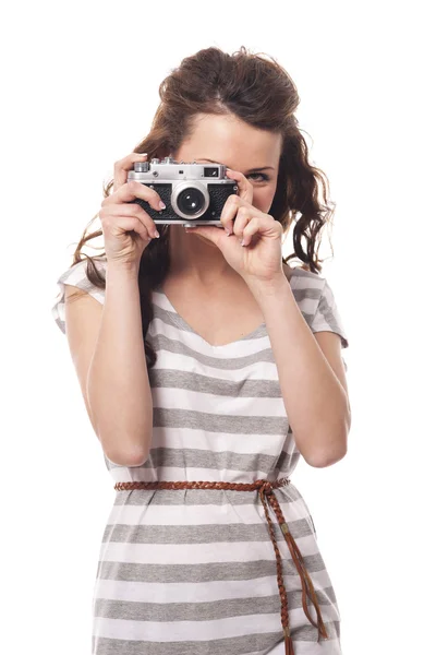 Mujer tomando fotos por cámara retro —  Fotos de Stock