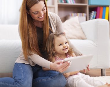 küçük kız olan kadın