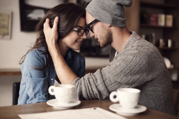 Casal jovem romântico — Fotografia de Stock