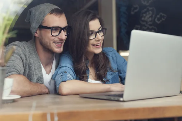 Couple with contemporary laptop — Stock Photo, Image