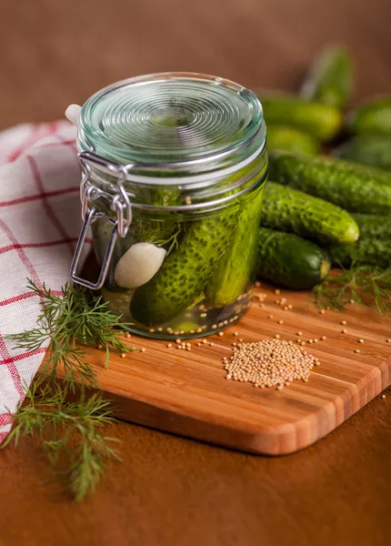 Gepekelde komkommers — Stockfoto